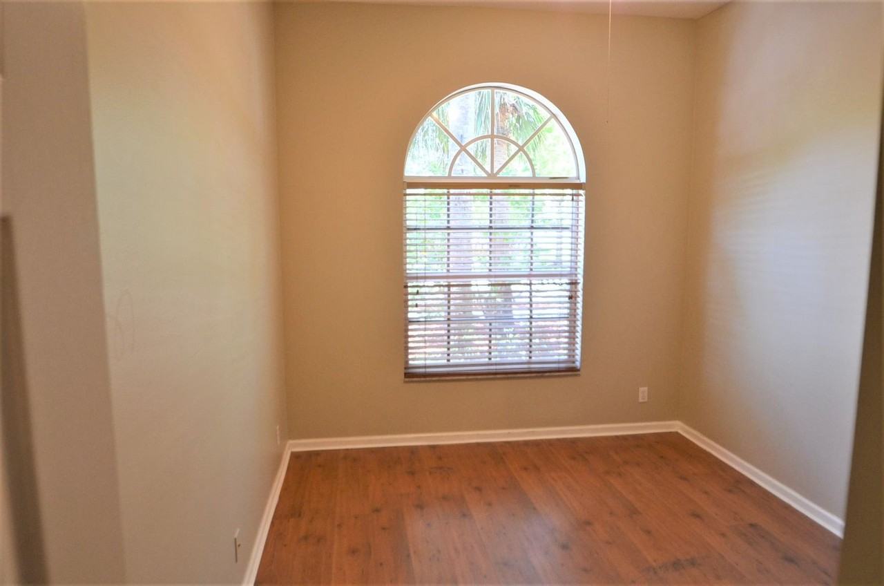 133 Sw 164th Ave - Photo 2 of 11