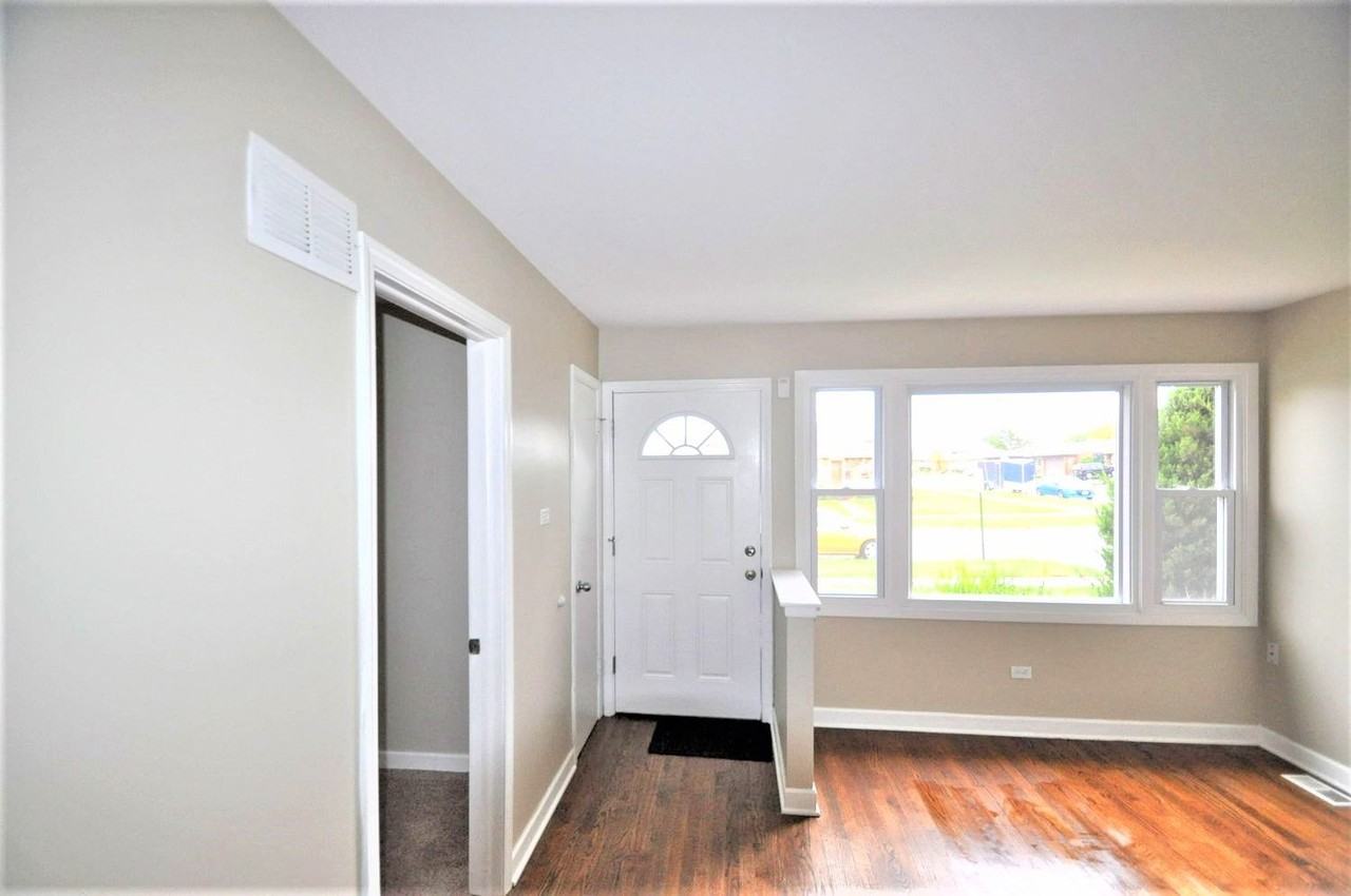 8912 167th Pl - Photo 2 of 10