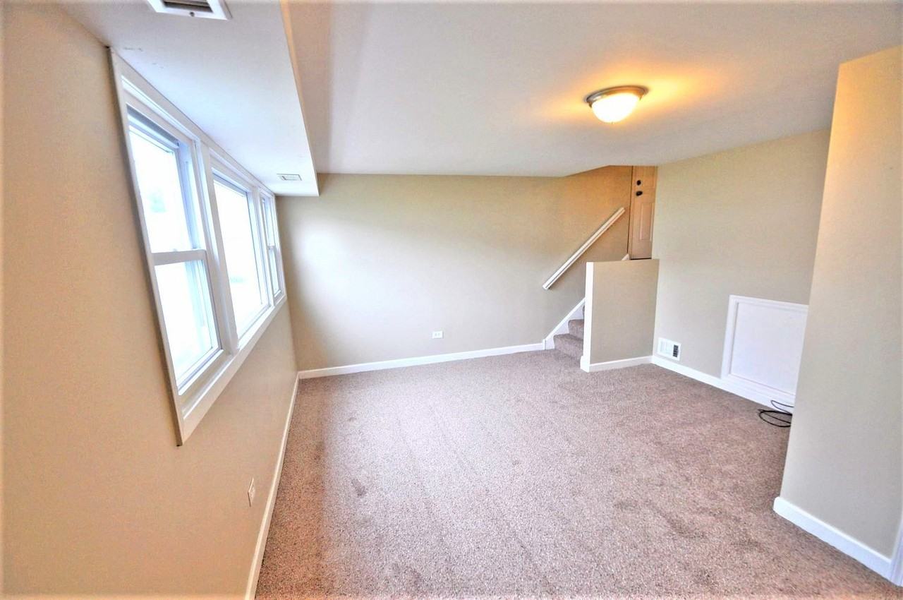 8912 167th Pl - Photo 3 of 10