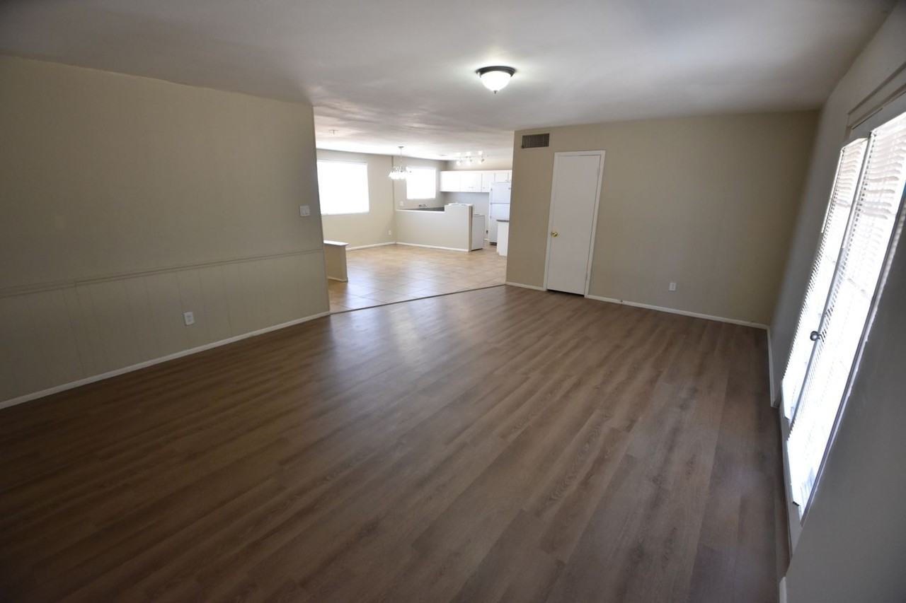 5535 N 63rd Ave - Photo 3 of 13