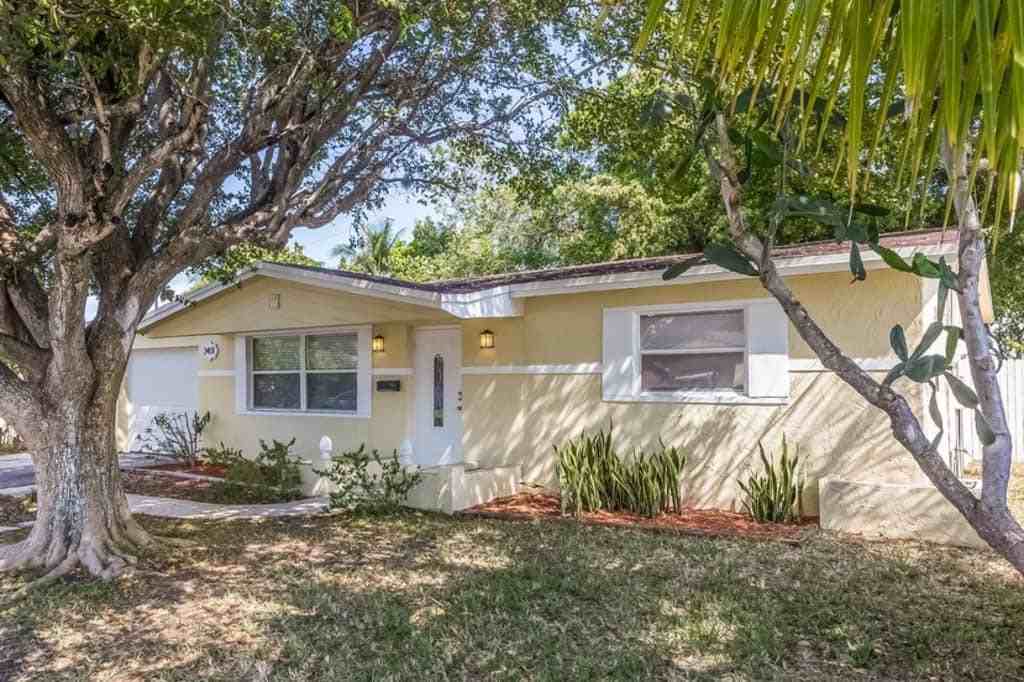 3401 Nw 43rd Pl - Photo 3 of 24