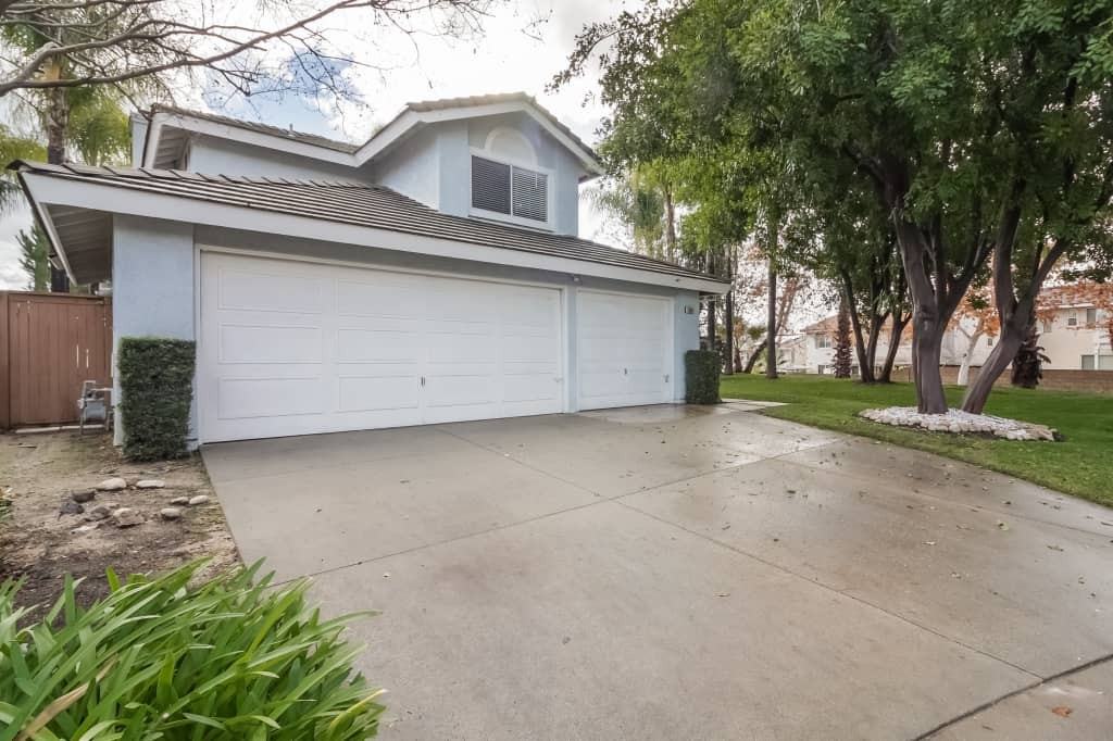 29001 Lake Ridge Ln - Photo 2 of 25