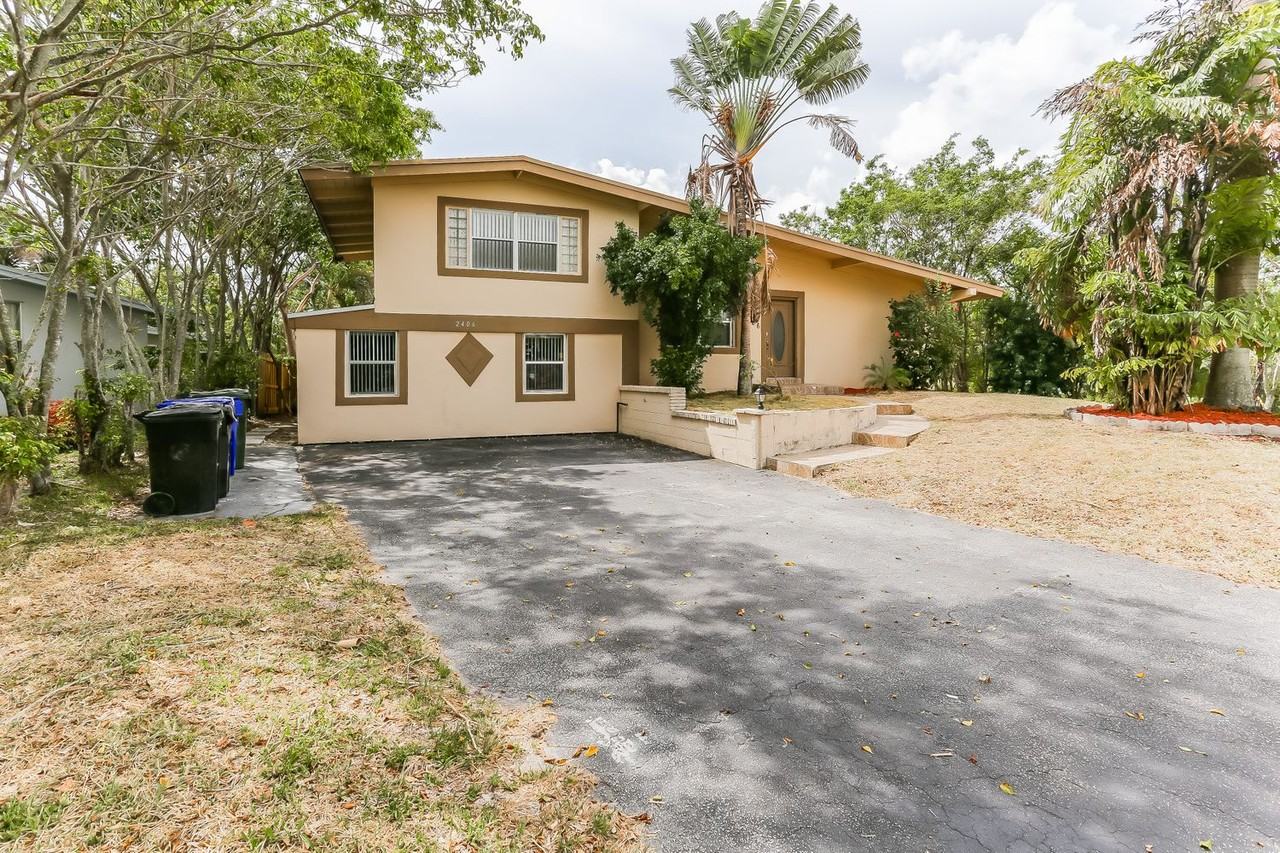 2406 Tortugas Ln - Photo 3 of 21