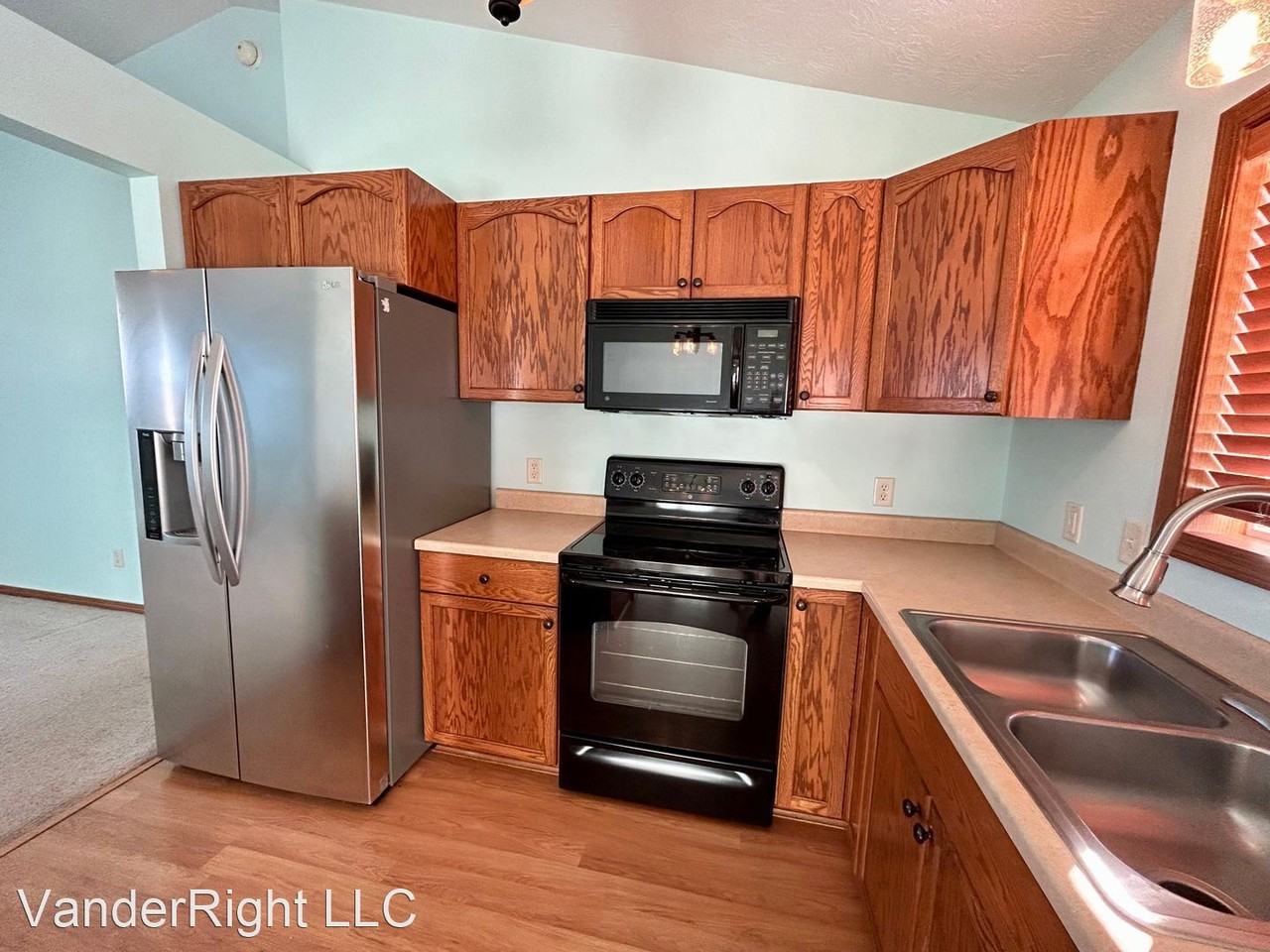 1419 N Conifer Pl - Photo 3 of 17