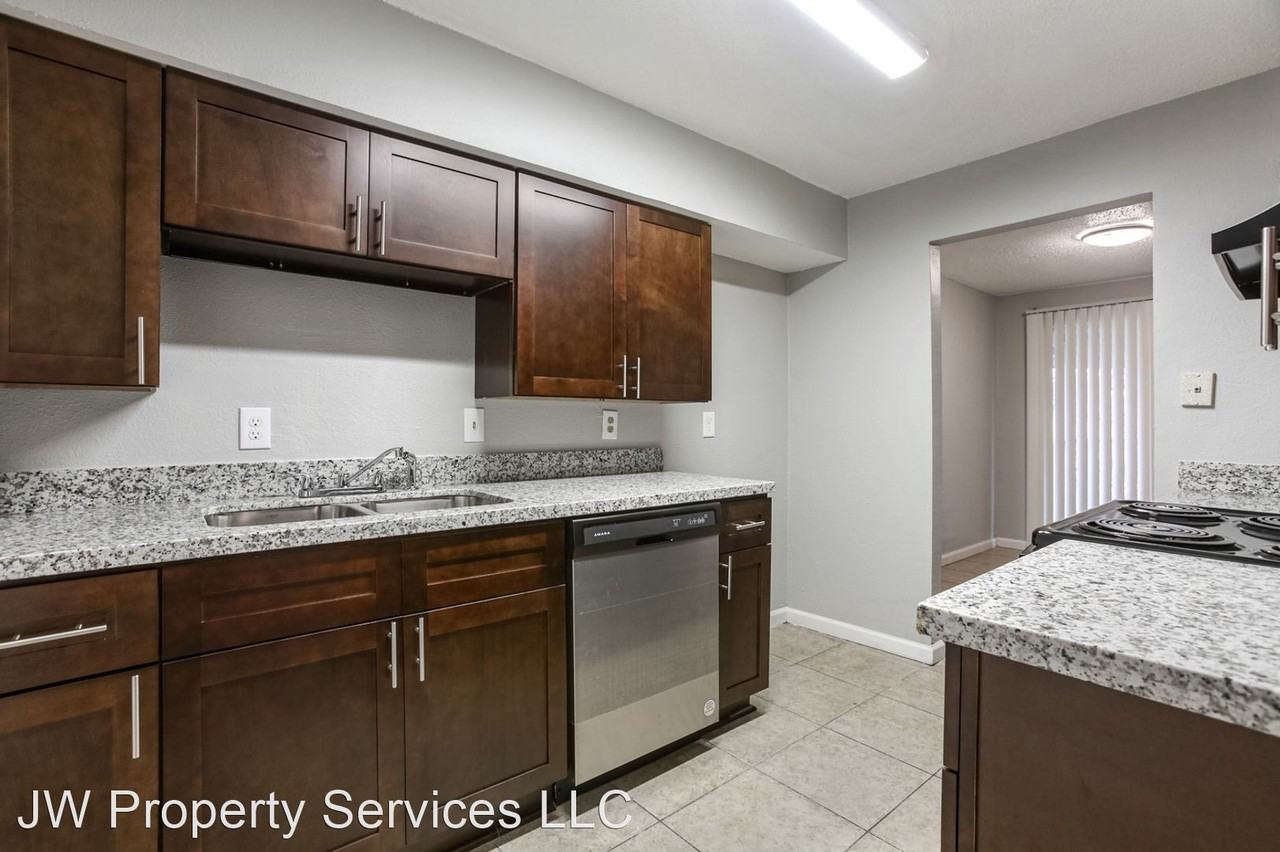 925 West Monterey Court - Photo 3 of 8