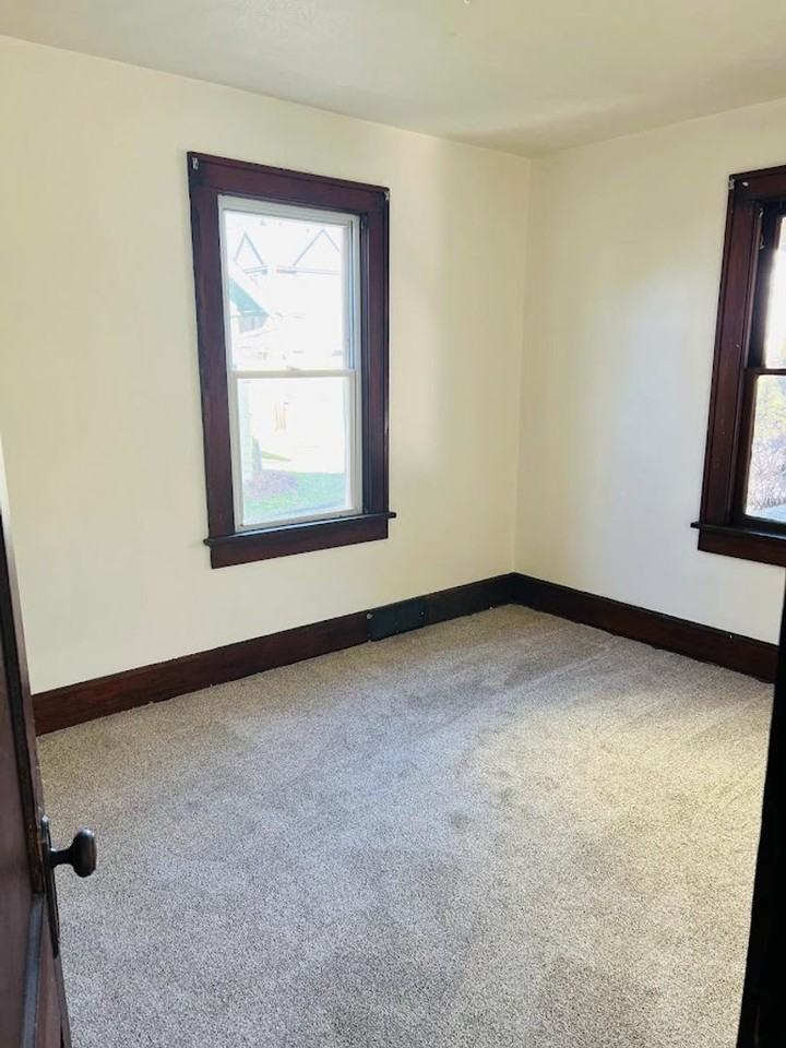 206 Park Ave 1st Fl - Photo 2 of 7