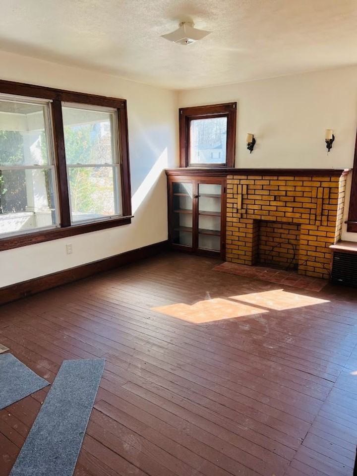 206 Park Ave 1st Fl - Photo 3 of 7