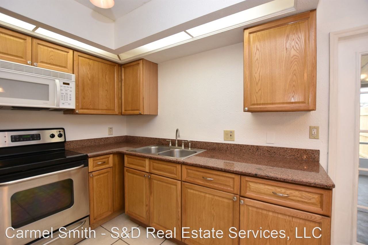 404 Ne 9th St - Photo 3 of 23