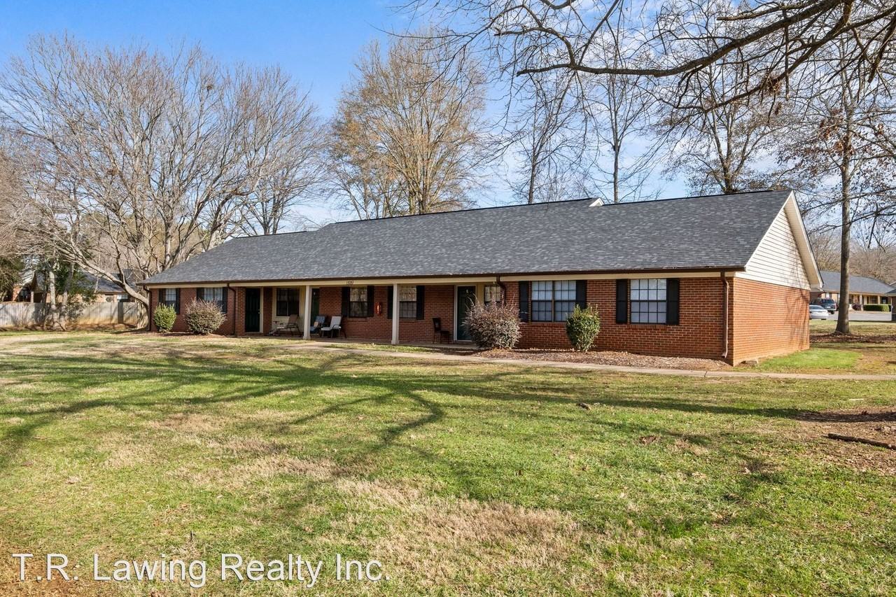 1501 Normandy Lane - Photo 2 of 34