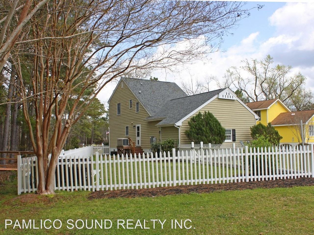 1021 Pirates Cove Cir - Photo 3 of 9