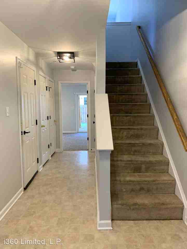 572 S Carlisle St - Photo 3 of 42