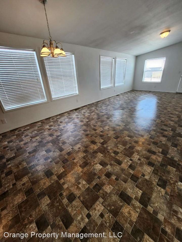 5637 Border Ave - Photo 2 of 32