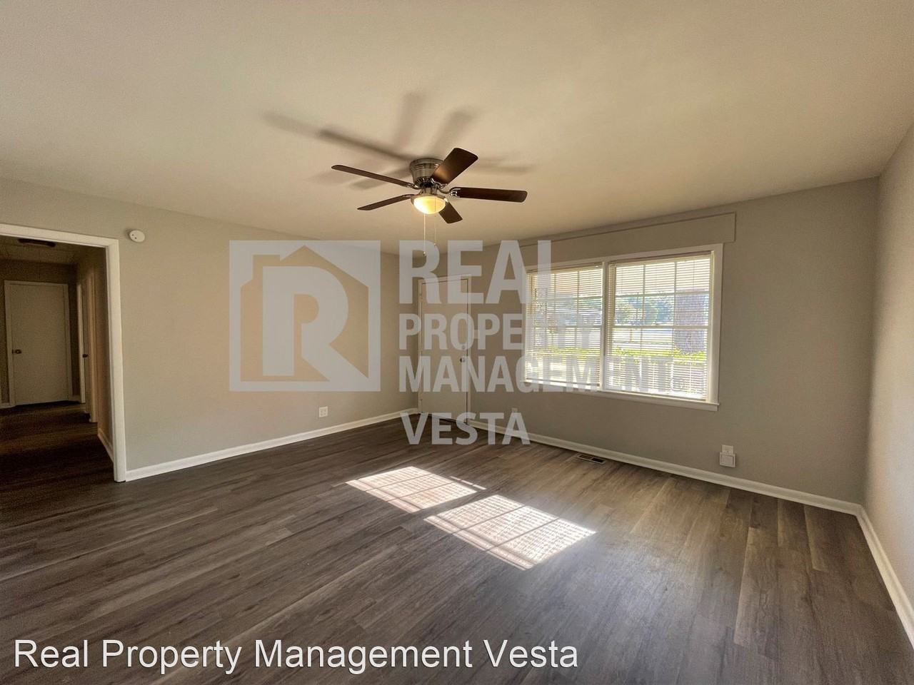 1596 Berkshire Dr - Photo 3 of 16