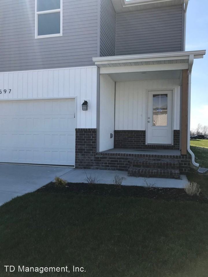 597 S Sarah Ave - Photo 3 of 48