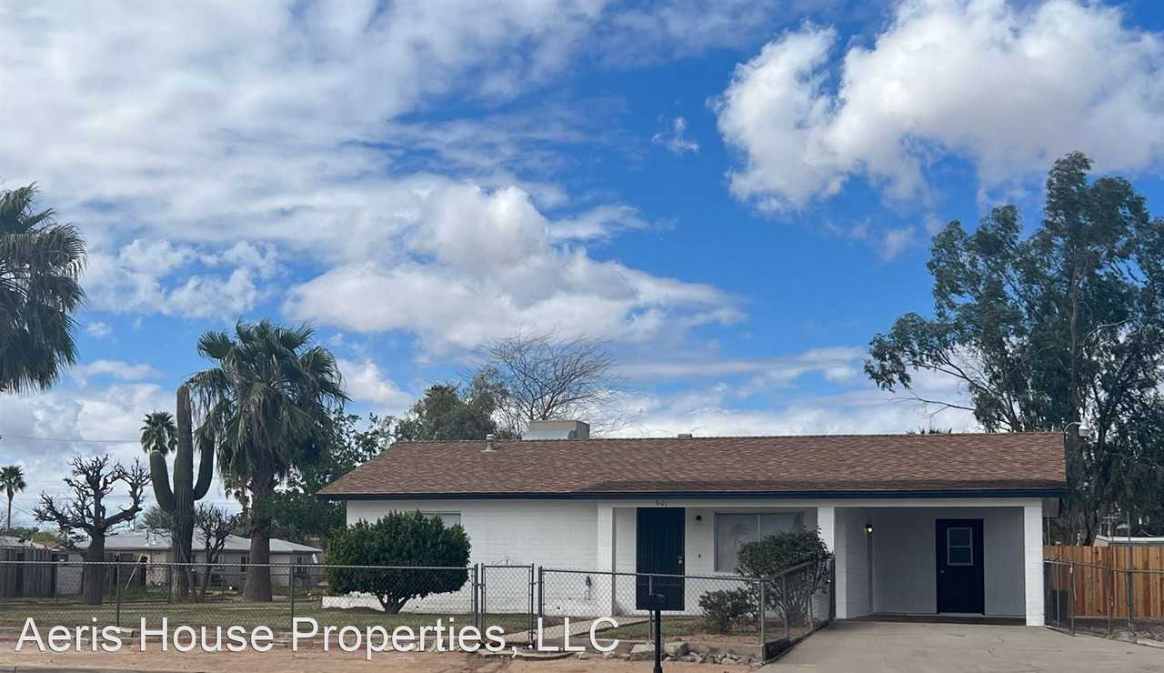 601 N Brown Ave - Photo 3 of 31