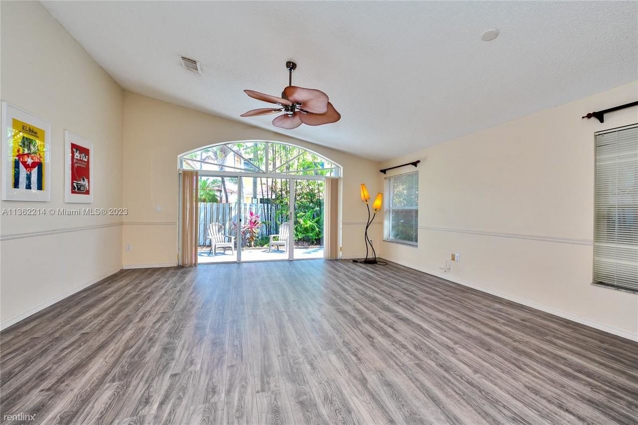 19111 Nw 11th St - Photo 2 of 11