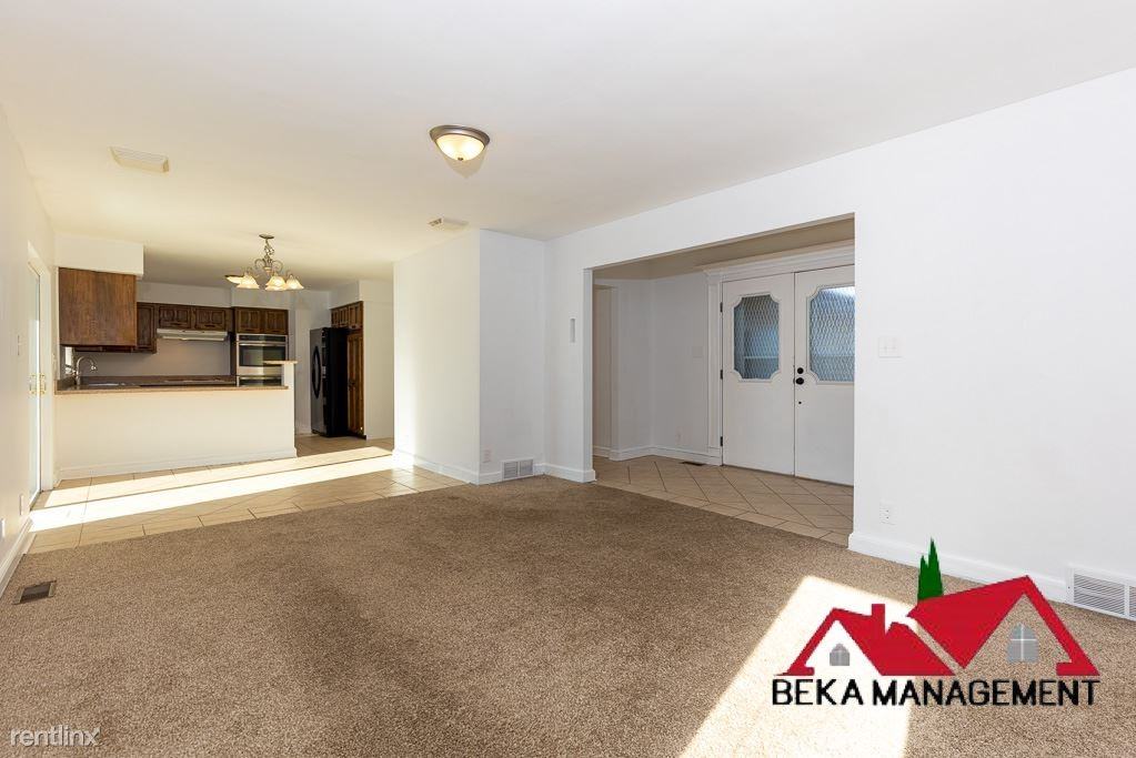 3364 Kingsway Dr - Photo 3 of 21