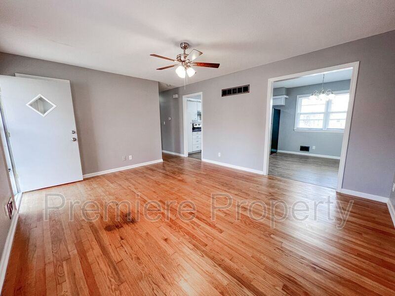 4740 Cedar Ave - Photo 2 of 12