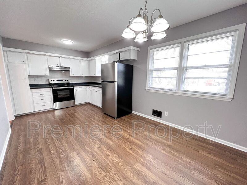 4740 Cedar Ave - Photo 3 of 12