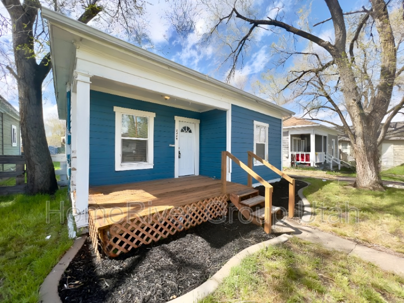 2429 B Ave - Photo 2 of 22