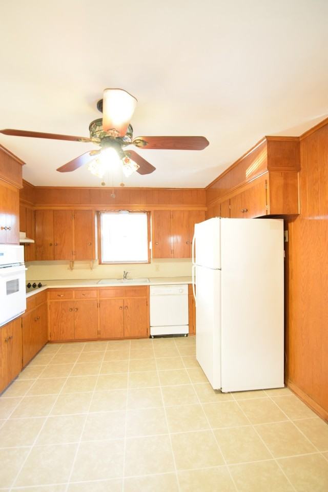 2006 S 49th St - Photo 2 of 17