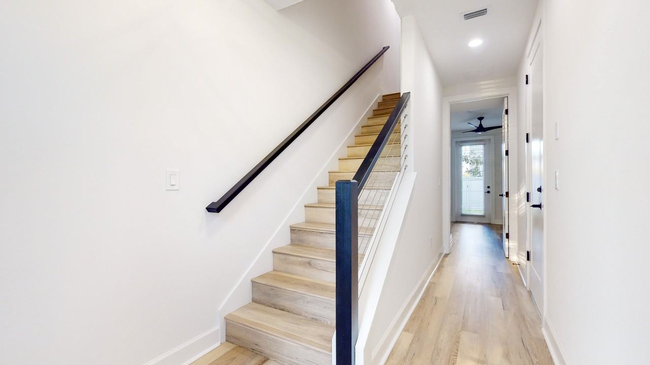 1520 N Pierce St #5 - Photo 3 of 33