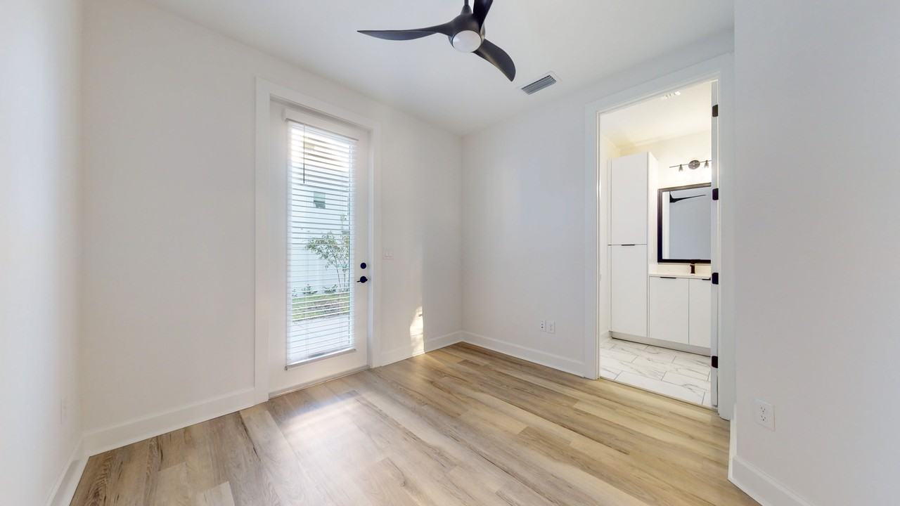 1520 N Pierce St #5 - Photo 4 of 33