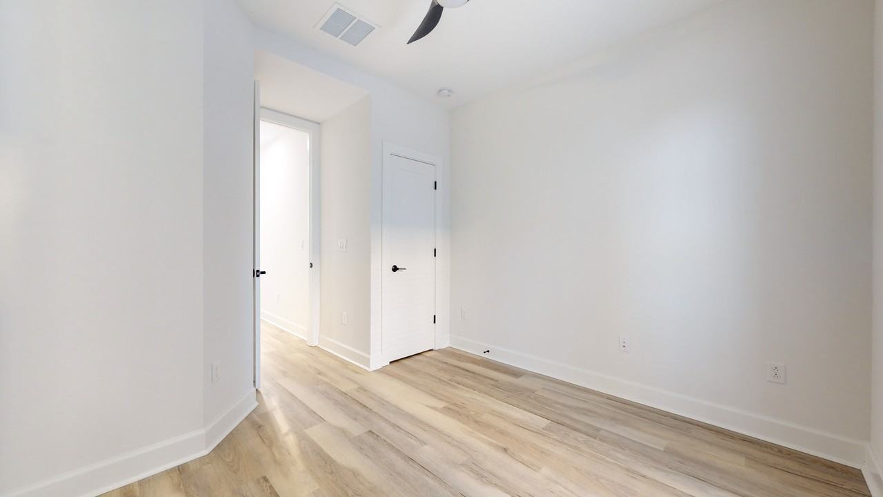 1520 N Pierce St #5 - Photo 5 of 33