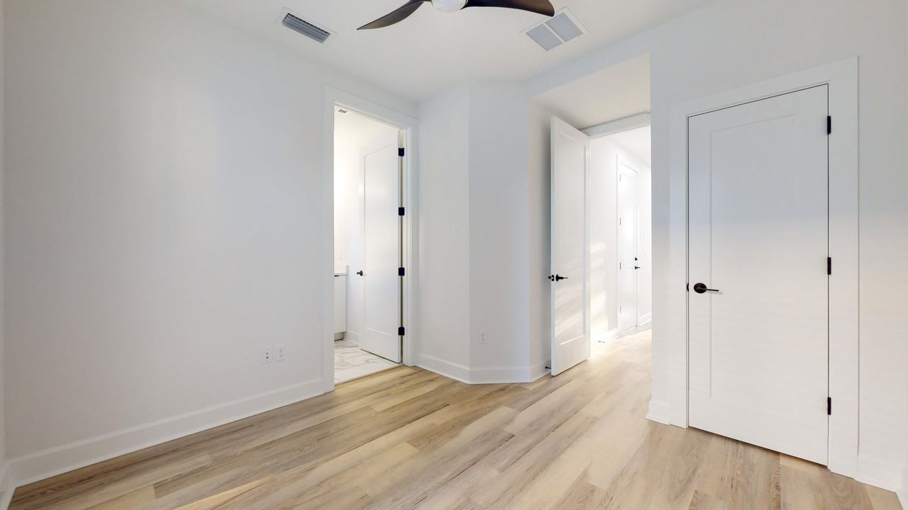 1520 N Pierce St #5 - Photo 6 of 33