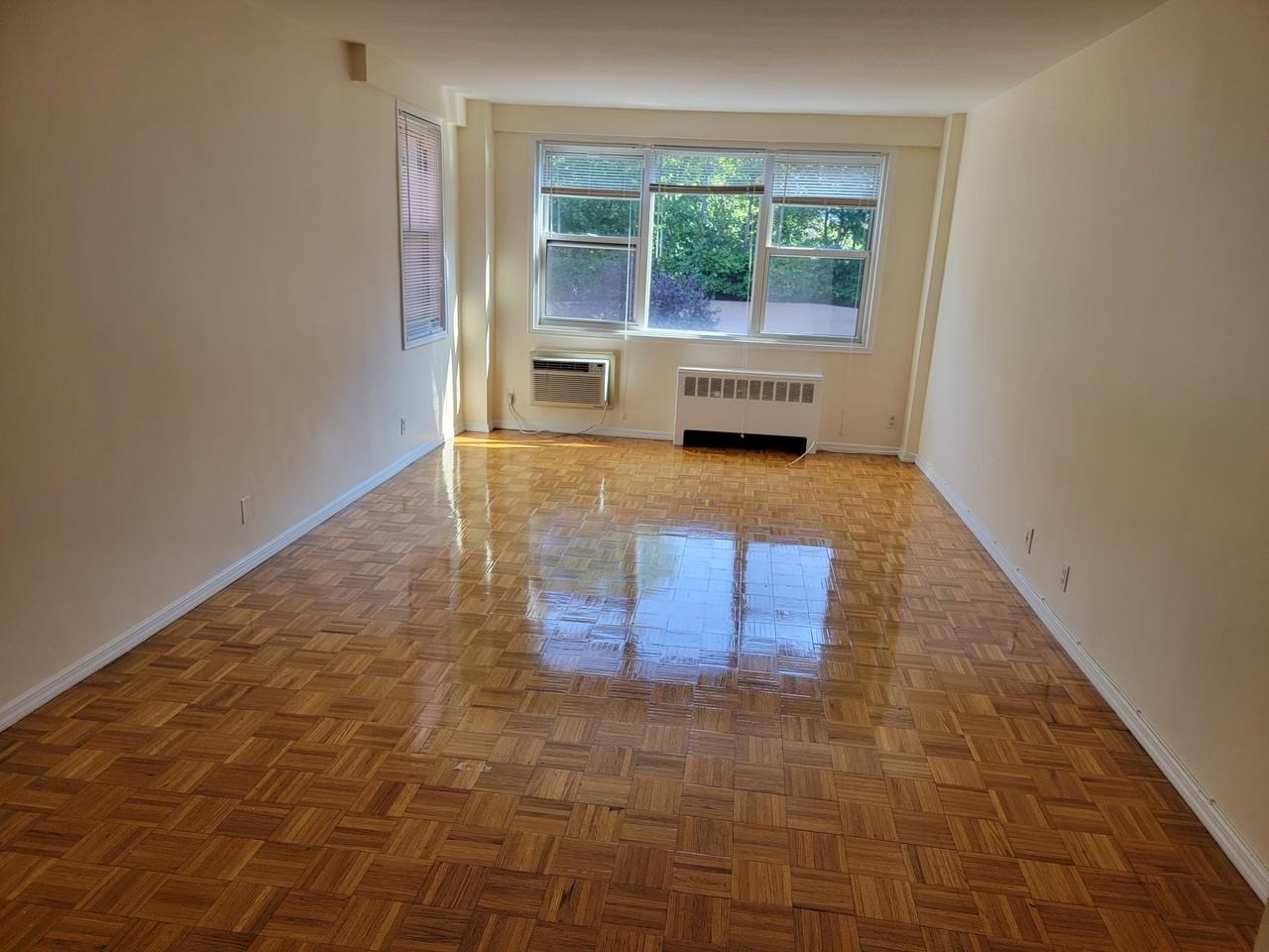 129 Carleon Avenue 7 - Photo 3 of 8