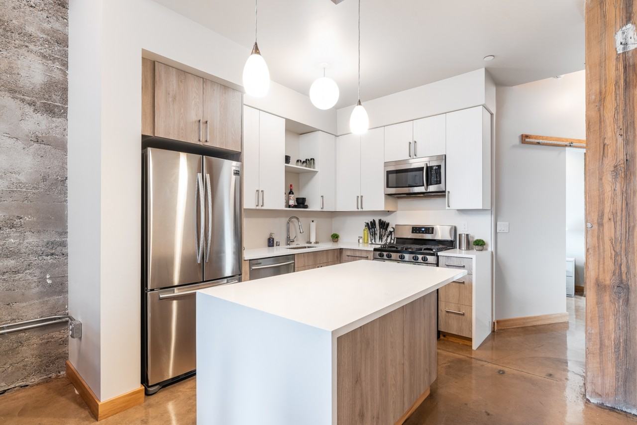 2120 Commerce St - Photo 3 of 37