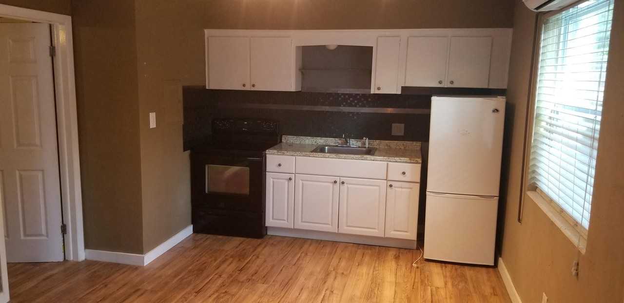 655 7th Ave N #4 - Photo 4 of 28