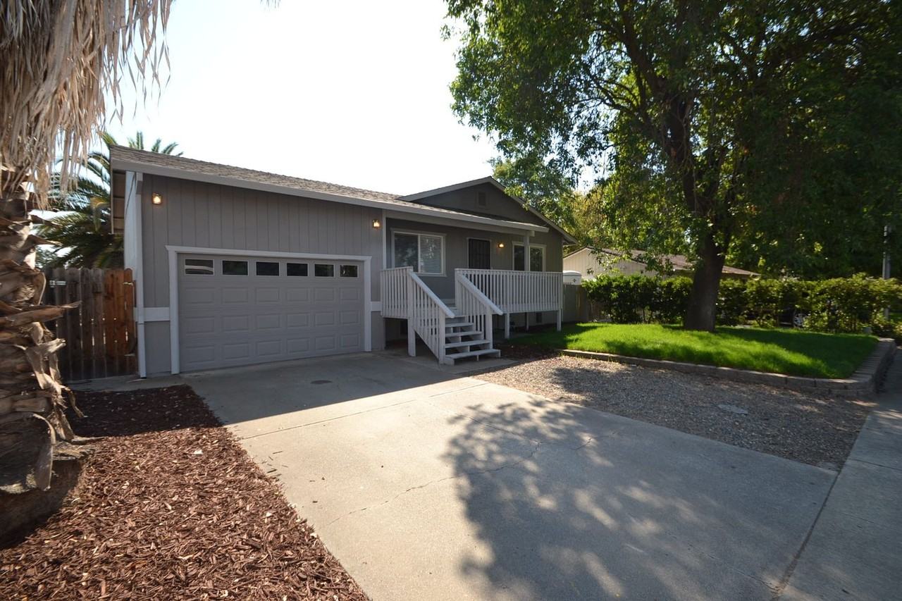 2601 Zuider Zee Cir - Photo 2 of 13