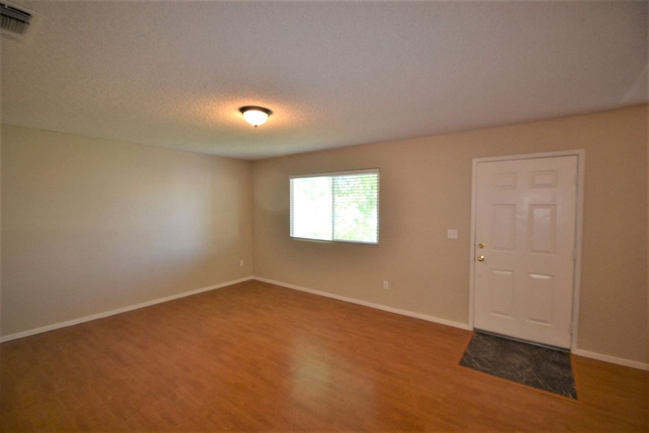 2601 Zuider Zee Cir - Photo 3 of 13