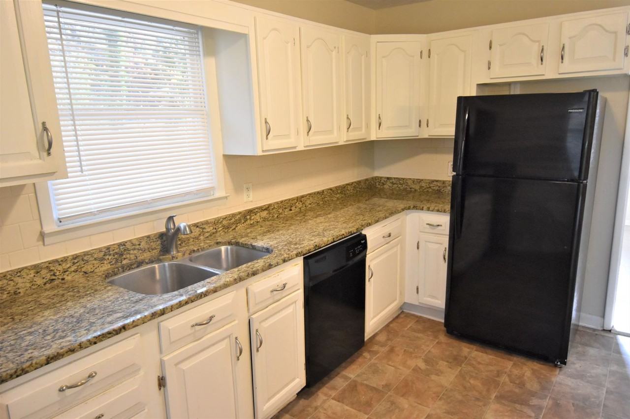 11 Regency Way Se - Photo 3 of 9