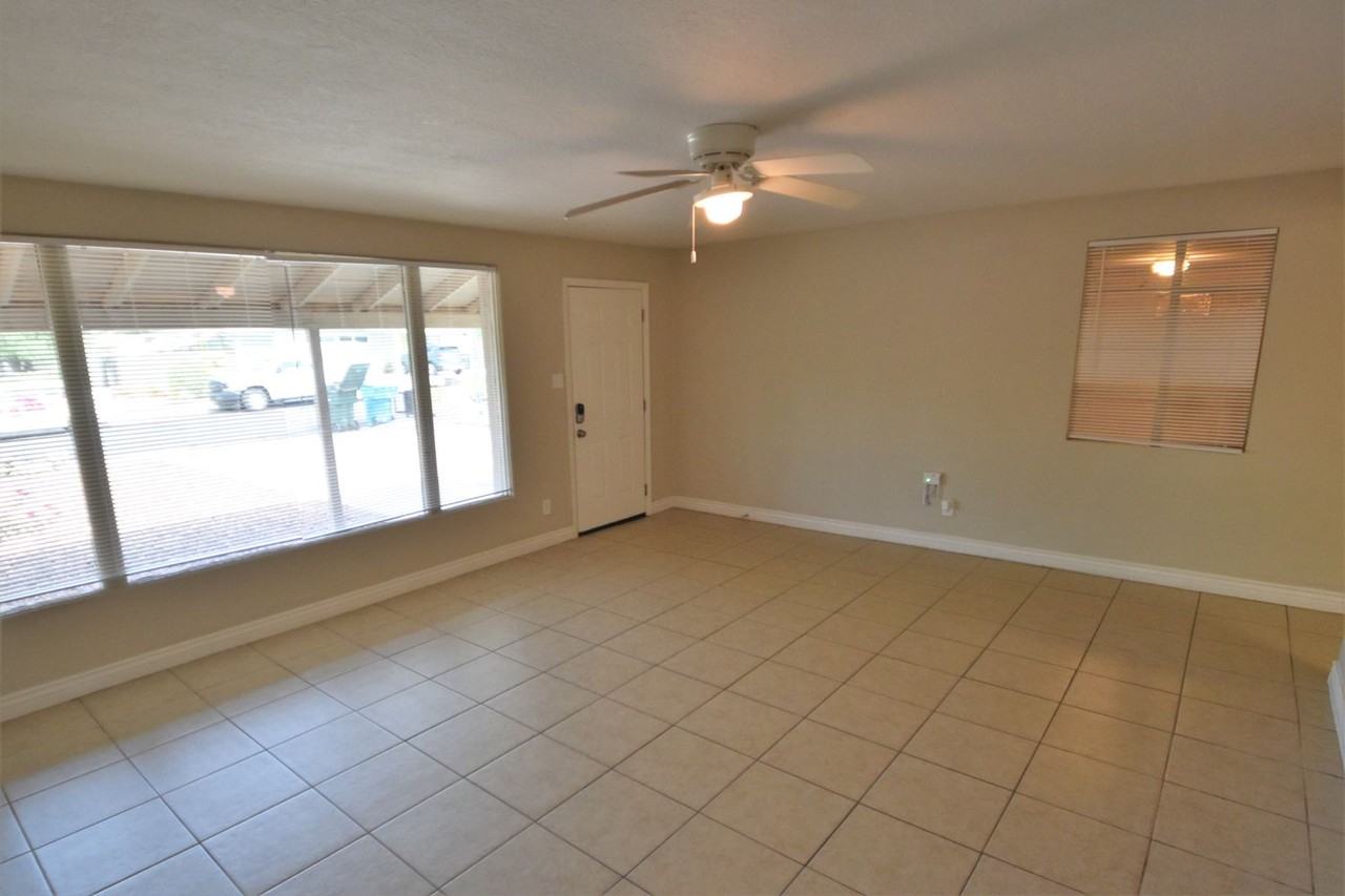 9431 N 3rd Dr - Photo 2 of 15