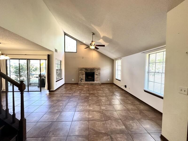 3480 Exeter Ct - Photo 3 of 20