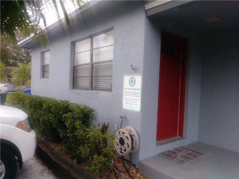 4625 Sw 33rd Dr #1 - Photo 3 of 28