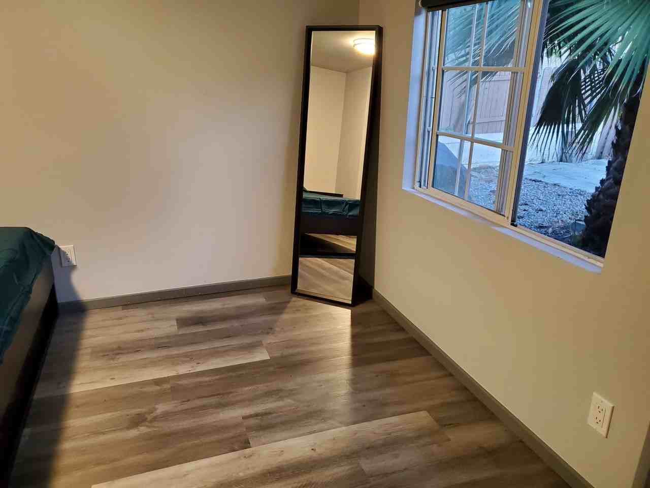 Nice Room in Remodeled Home Near LAX & Beaches! Apartments 4831 West