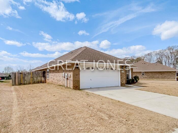 124 Shadow Ct Sw - Photo 3 of 33