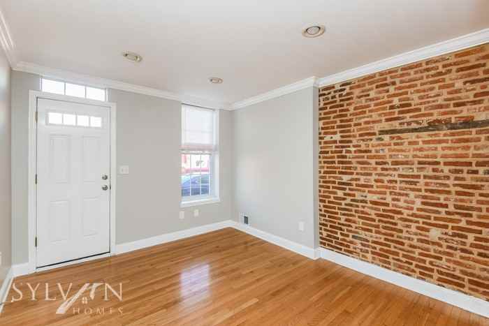 107 E Barney St - Photo 2 of 15