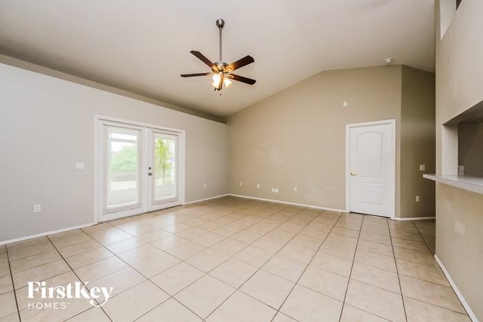 573 Terranova Cir - Photo 3 of 15