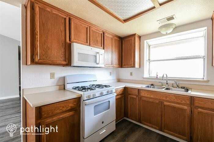 1649 Winston Cir - Photo 2 of 17