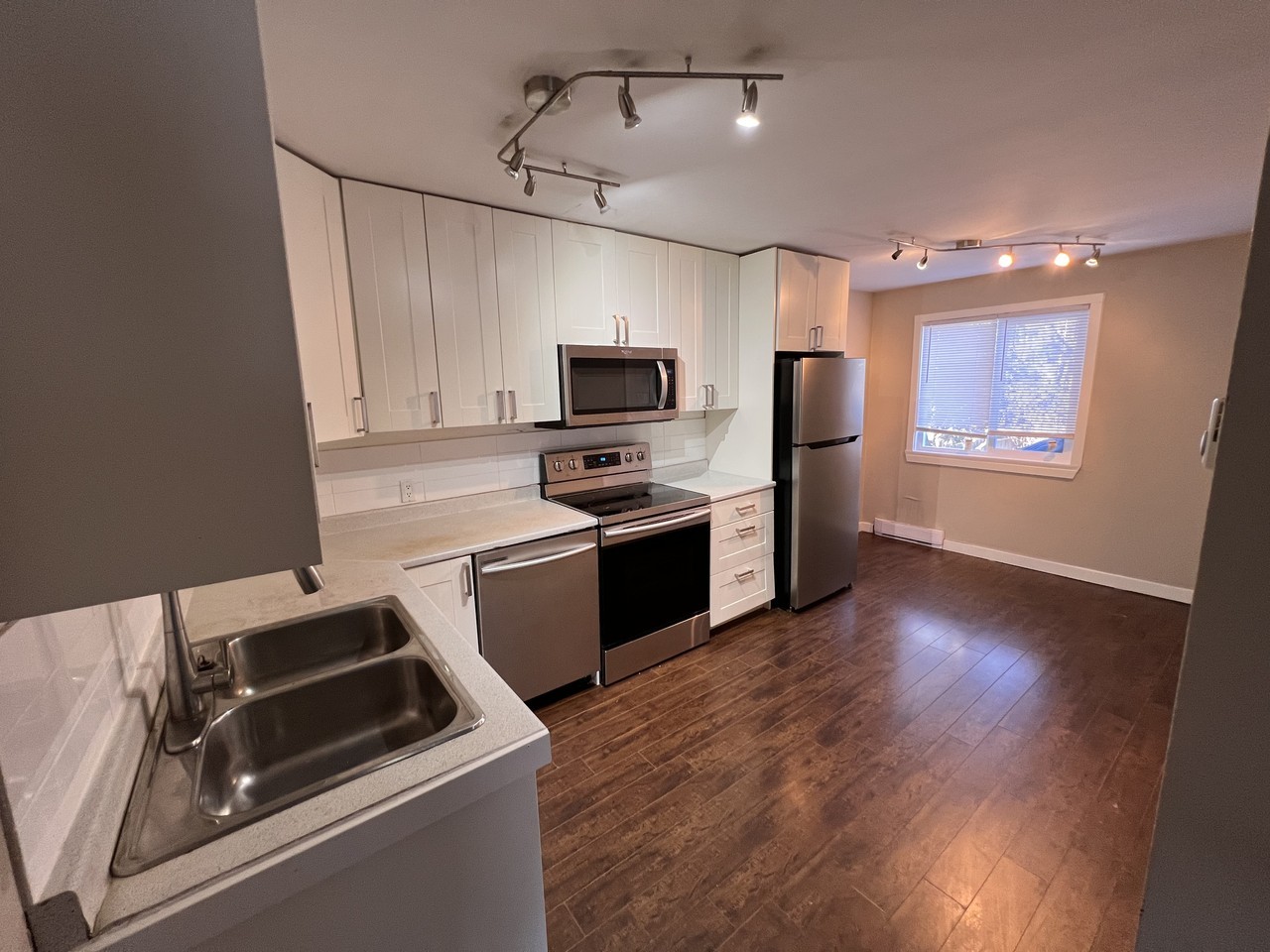451 Saint Davids Avenue - Photo 4 of 14