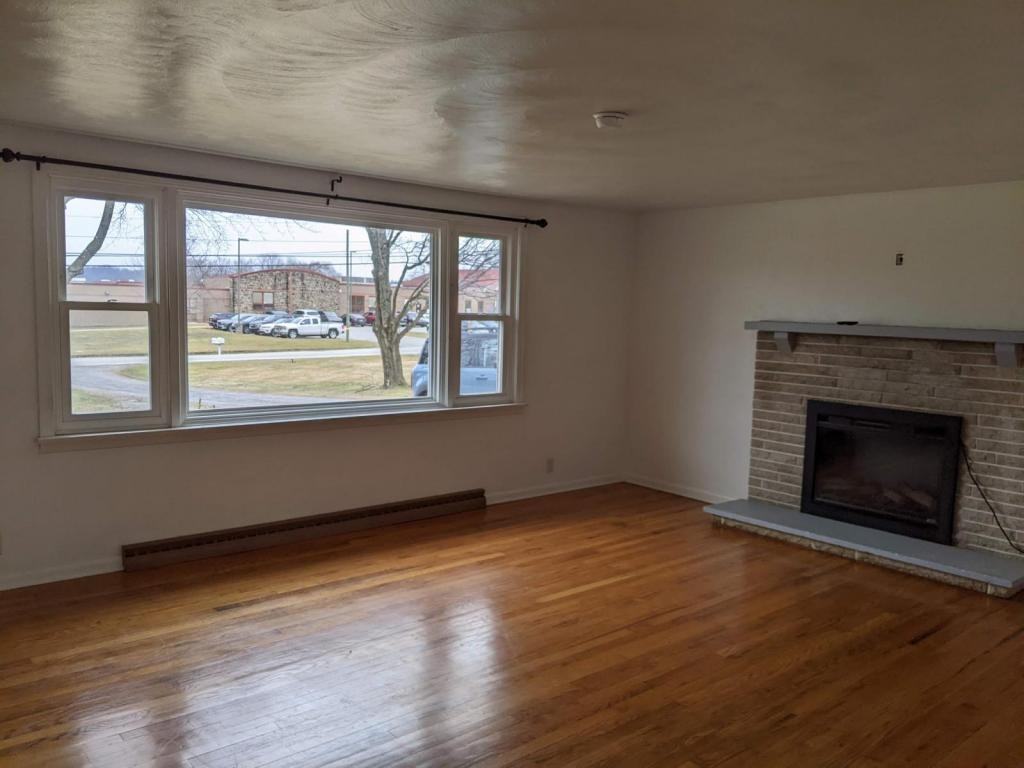 513 Sarver Rd - Photo 3 of 11