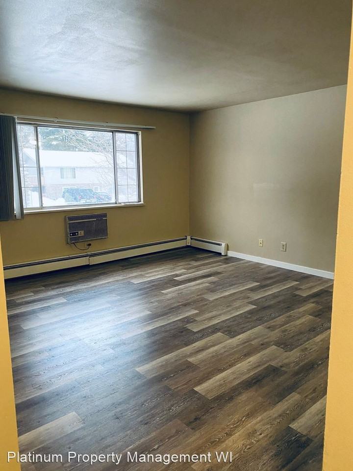 1601 E 10th Street - Photo 2 of 13