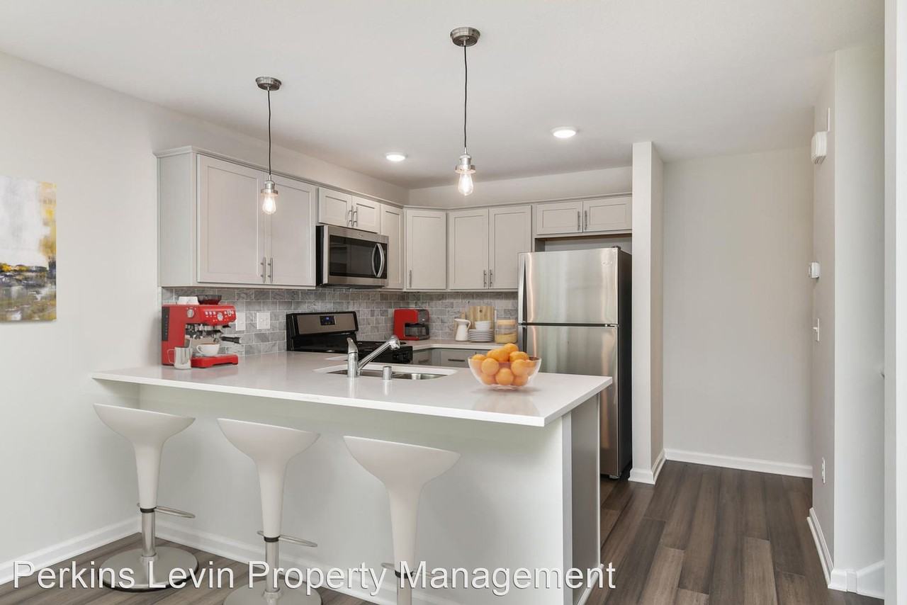 1631/1629 Marshall St Ne - Photo 2 of 19