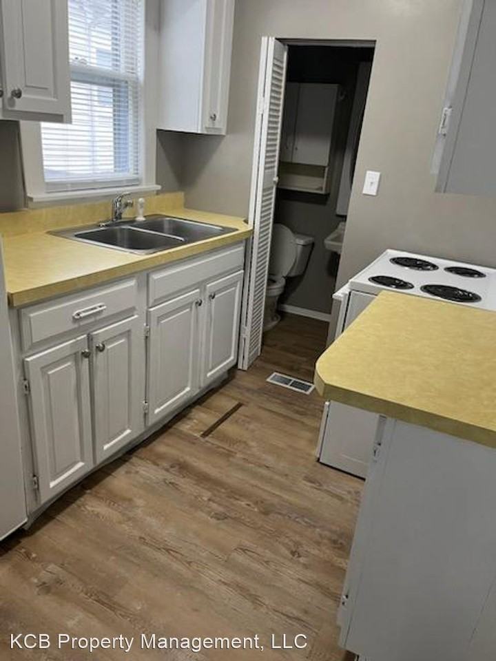 703    A &  B / 705 South Courtland Avenue - Photo 3 of 5