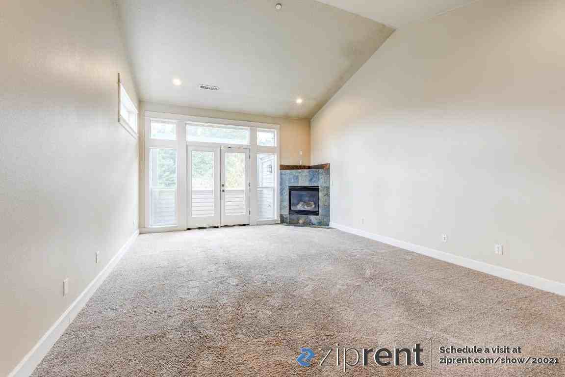 8585 Se Bristol Park Dr - Photo 2 of 15