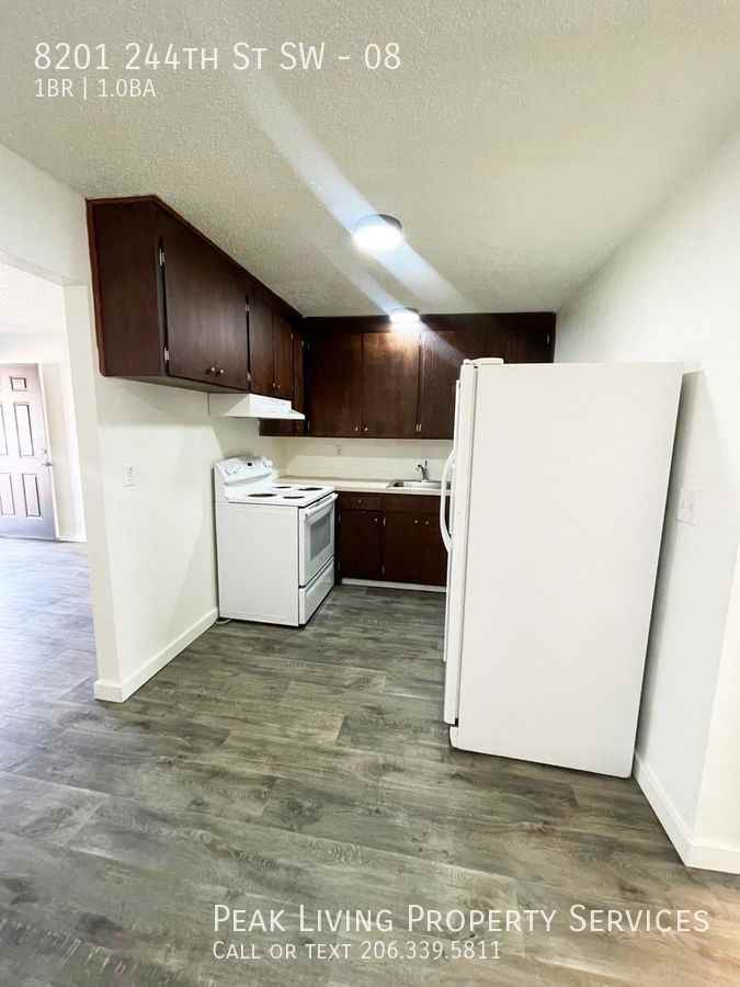 8201 Lake Ballinger Way #08